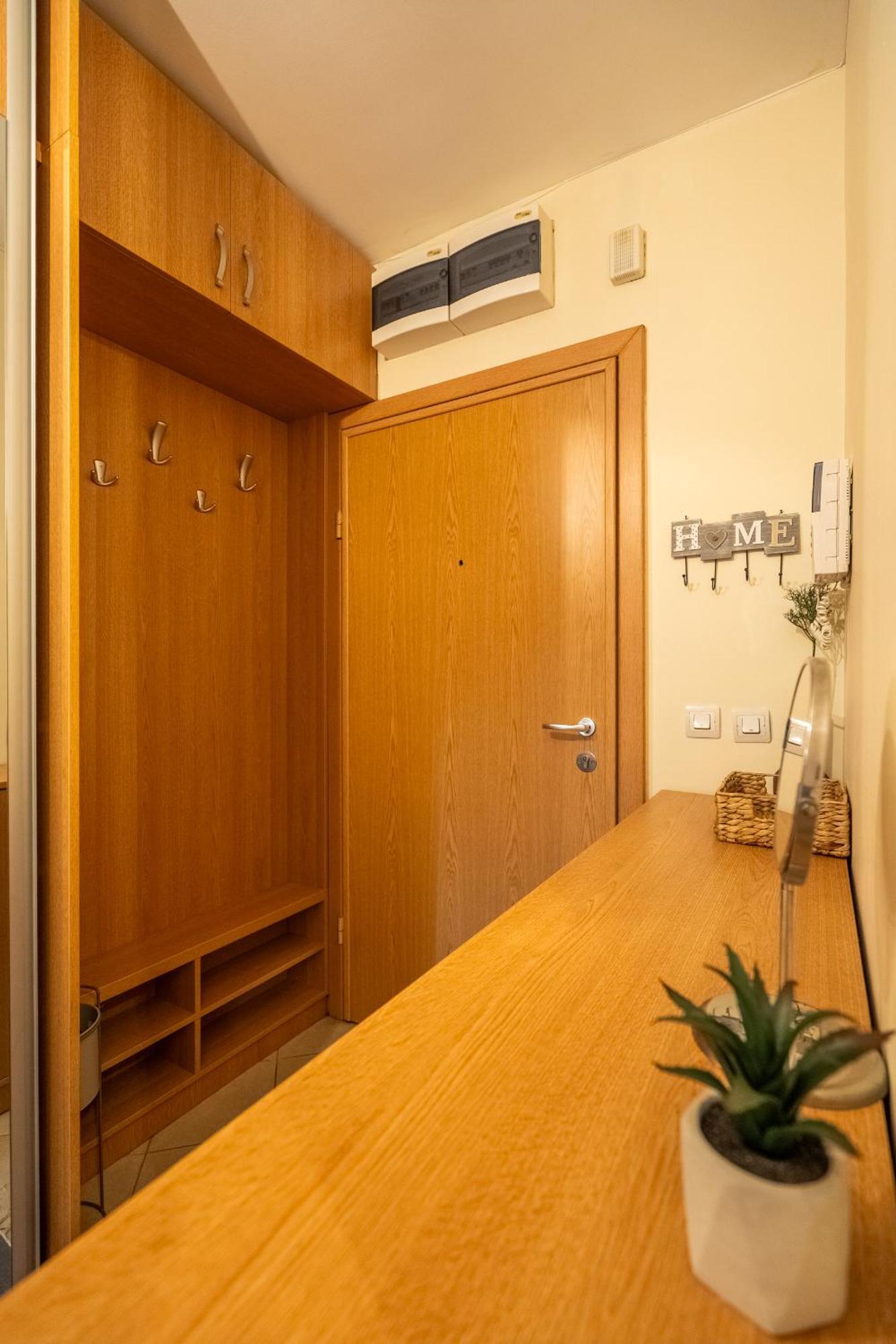 Premium Comfy 2bdr - Free Parking - Fast Wi-fi Appartamento