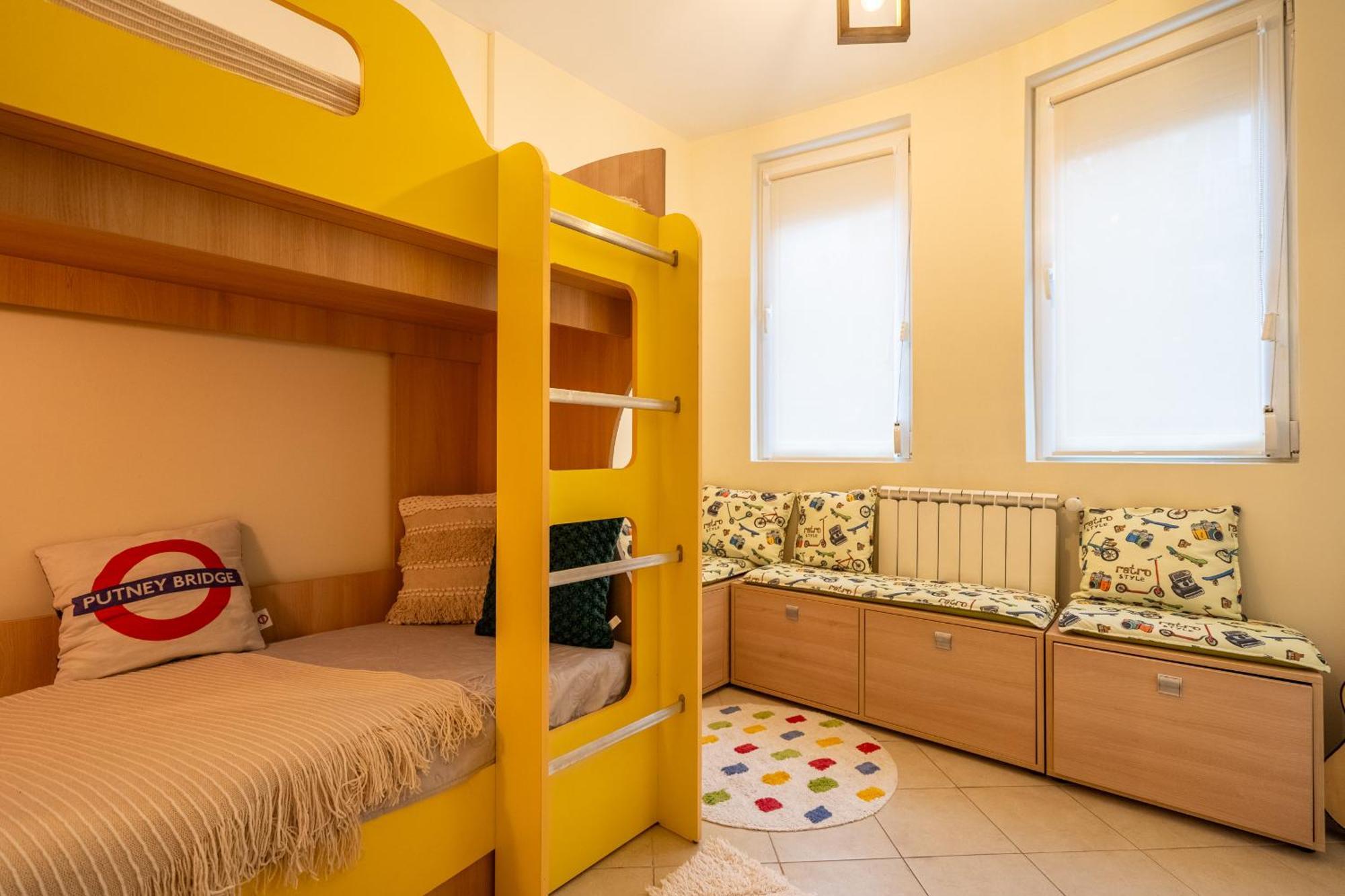 Premium Comfy 2bdr - Free Parking - Fast Wi-fi Apartment *